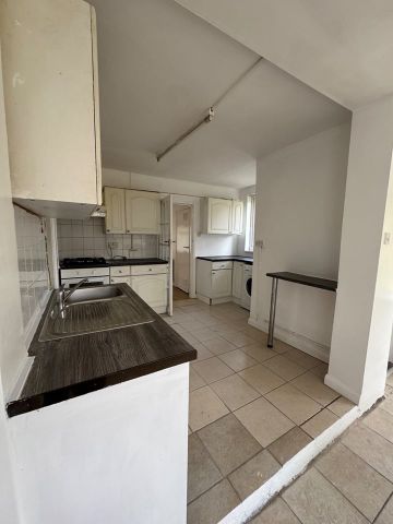 3 Bed Semi-Detached House, Linton Road, B11 - Photo 2