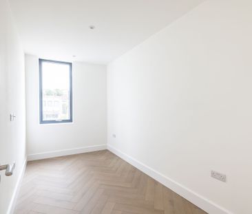 To Let 2 Bedroom Apartment - Photo 2