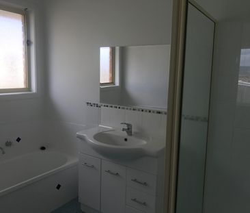 Neat and Tidy Three Bedroom Home - Photo 4