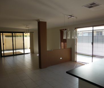 Modern Comfort Meets Convenience – Your Perfect Family Home Awaits!... - Photo 1