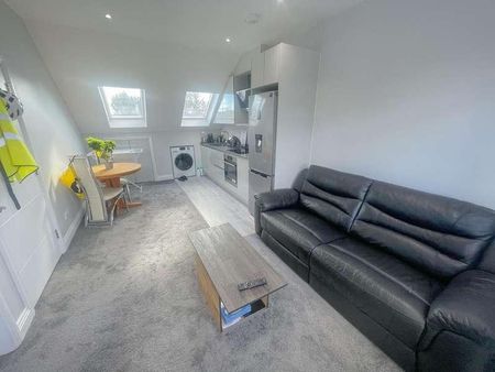 Fairmead Crescent, Edgware, HA8 - Photo 3