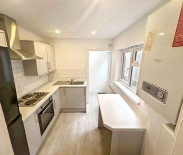 3 bedroom terraced house to rent - Photo 6