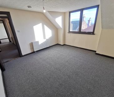 3 bedroom flat to rent - Photo 1