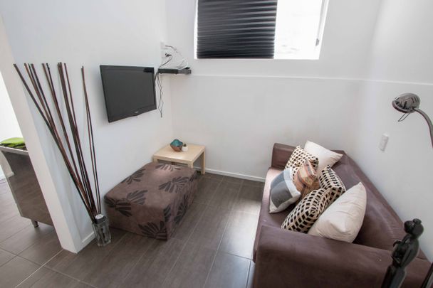 COZY TWO BEDROOM COURTYARD OASIS BY THE SEA - Photo 1