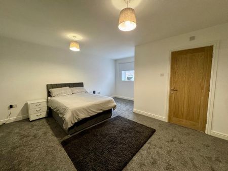 4 bedroom apartment to rent - Photo 4