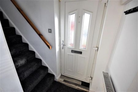 3 bedroom semi-detached house to rent - Photo 3