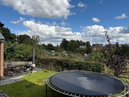 5 bedroom detached house to rent - Photo 2