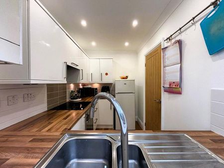 2 bedroom terraced house to rent - Photo 3