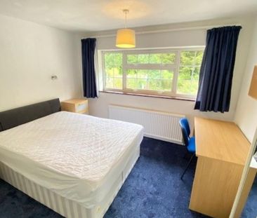 4 bedroom semi-detached house to rent - Photo 2