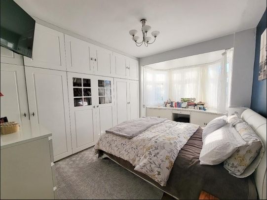 3 Bed End Terrace, Connaught Gardens, N13 - Photo 1