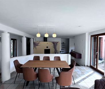 In a private setting and surrounded by nature, an elegant villa wit... - Foto 3