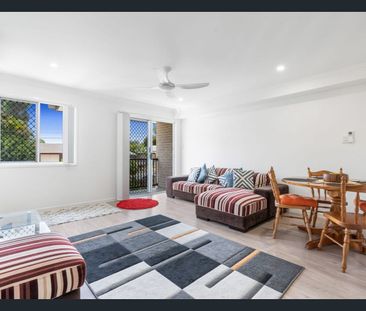 Is this your new home just in time for Xmas? Spacious 3-Bedroom Tow... - Photo 6