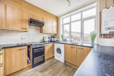 1 bedroom in a house share to rent - Photo 3