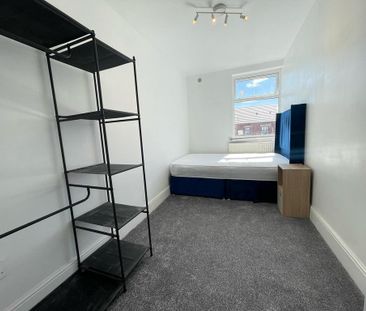 4 bedroom terraced house to rent - Photo 5