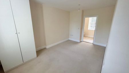 2 bedroom ground floor flat to rent - Photo 4