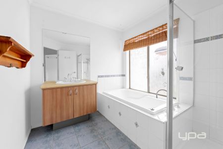 Family Home in Caroline Springs - Photo 4