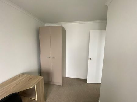 City Centre - 3 Bedrooms Secure Building! Water Included! - Photo 2