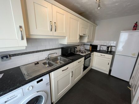 4 bed house to rent in Hesper Road - Photo 5