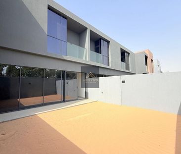 Brand New single Row 2HKTownhouse Villa in Robinia - Photo 1