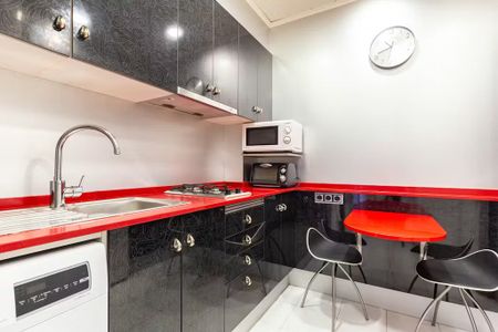 Avinguda del Paral·lel, Barcelona, Catalonia 08004 - Foto 4