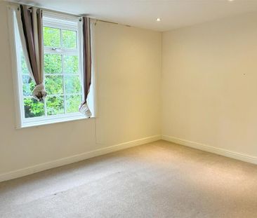 3 bedroom end of terrace house to rent - Photo 2