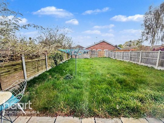 4 bedroom semi-detached house to rent - Photo 1