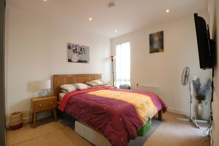 3 Bed Flat, Orchid Mews, NW10 - Photo 4