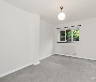 4 bedroom end of terrace house to rent - Photo 3