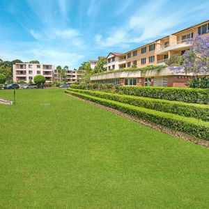 MGM MARTIN - TWO BEDROOM APARTMENT (BUILDING K3, LEVEL 5 IN LIFT) - Photo 2