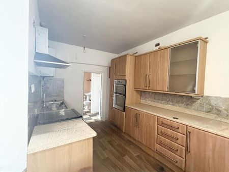 4 bedroom terraced house to rent - Photo 5