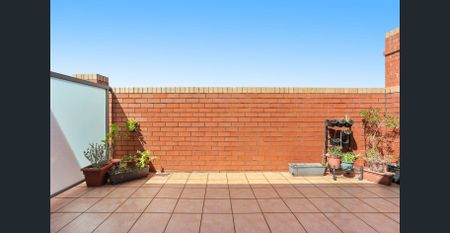 FOOTSTEPS TO CROYDON VILLAGE - Photo 3