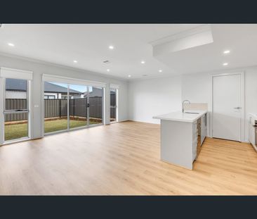 18 Dussehra St, Kalkallo, Vic 3064 - Photo 6