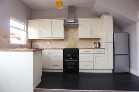 2 bedroom maisonette to rent - Photo 2