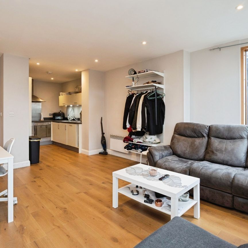Two bedroom apartment in Bow, E3 - Photo 1
