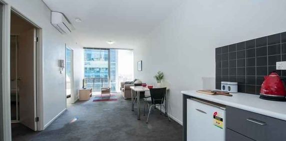 2 Bedroom Apartment - Large High Level - Photo 2