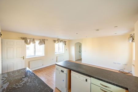 2 bedroom coach house to rent - Photo 5
