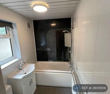 2 bedroom end of terrace house to rent - Photo 5