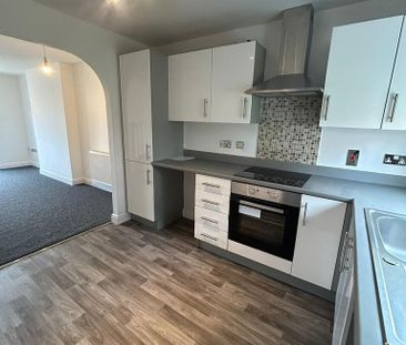 2 bedroom terraced house to rent - Photo 4
