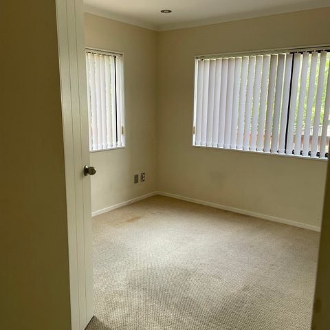 MODERN, SUNNY & SPACIOUS 5 BEDROOMS HOUSE , GARAGE - Photo 1