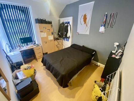 3 bedroom flat to rent - Photo 4