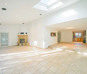 Freistehendes Einfamilienhaus mit Garten und Sonnenbalkon - Photo 5