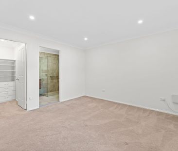 Renovated 5-Bedroom Dual-Living Home in Sought-After Estate - Photo 2