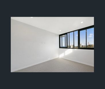 Sophisticated Coastal Living in the Heart of Palm Beach - Photo 5