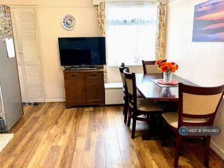 4 bedroom maisonette to rent - Photo 4