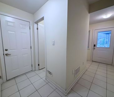 For Lease - 590 North Service Road Unit# 100, Hamilton, Ontario - Photo 4