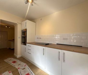 3 bedroom terraced house to rent - Photo 2