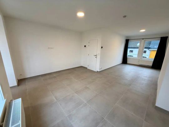 Ruim, gerenoveerd appartement met 2 slaapkamers! - Foto 1