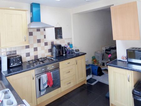 2 bedroom terraced house to rent - Photo 5