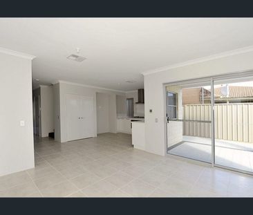 Stylish Townhouse Living Close to the Mandurah Foreshore! $610 per ... - Photo 1