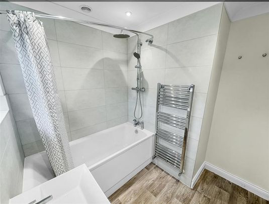 3 bedroom detached bungalow to rent - Photo 1